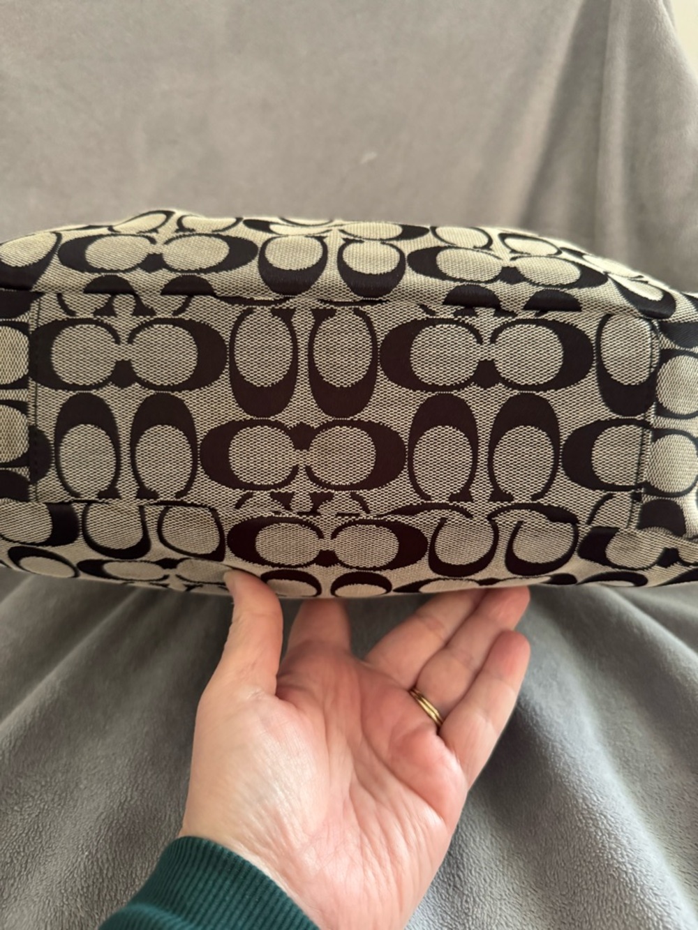 Coach 2011 Black Gallery Legacy Signature Canvas Zip Top Tote - Picture 3 of 12